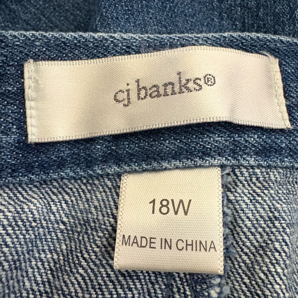 CJ Banks Denim Crop Pants w/Embroidery 18W Like New - Picture 8 of 10